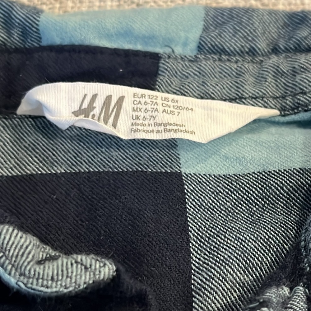 H&M plaid button down shirt - Picture 2 of 2